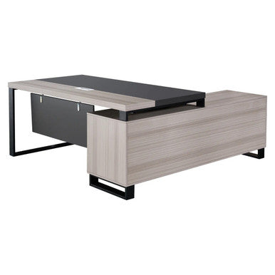 1800 mm Light Oak Executive Desk with Industrial-Style Steel Legs, Modern Office Furniture, with a Spacious Tabletop and Sleek Design.